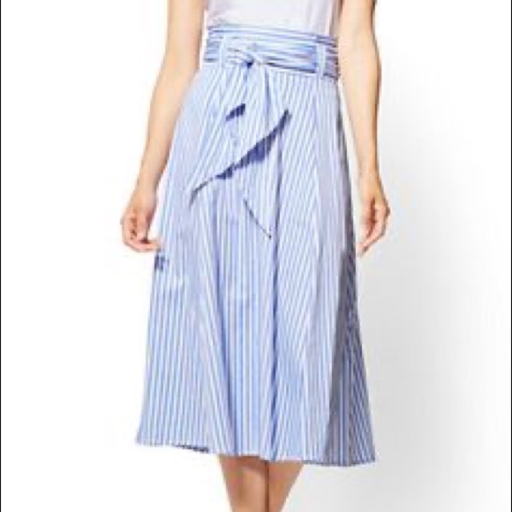 New york&Co 7th avenue design studio, paper bag waist skirt blue stripes sz0